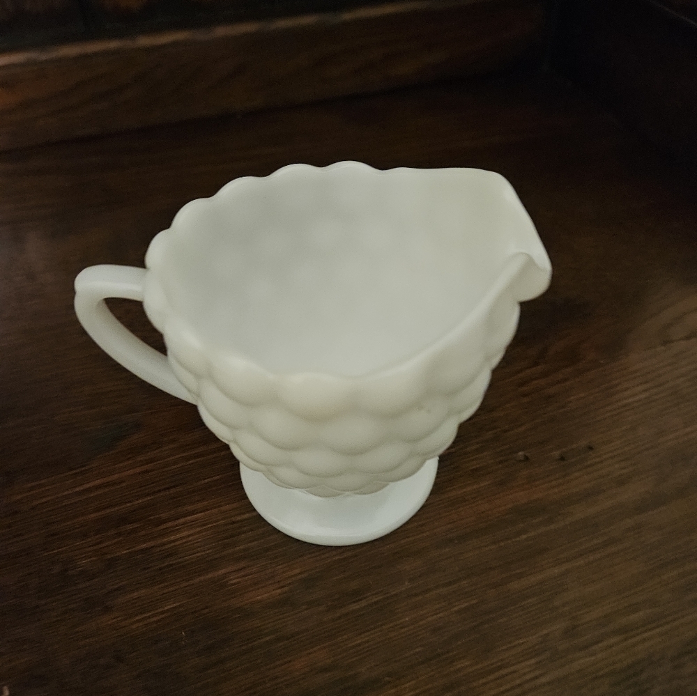 Vintage milk glass bubble creamer. - Picture 9 of 9